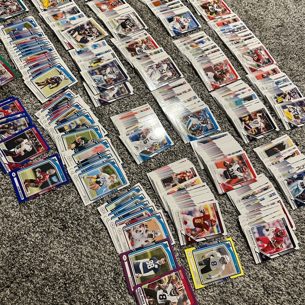 Lot of 461 Panini 2024 Donruss football cards w/ rookies, parallels & vets